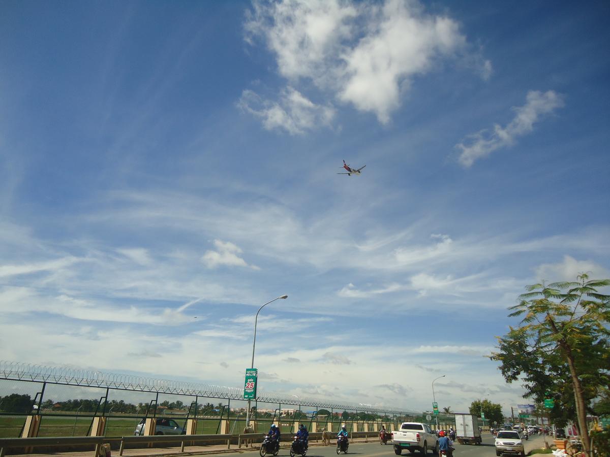 โรงแรมโกลเดน แอปเปิล พนมเปญ ภายนอก รูปภาพ