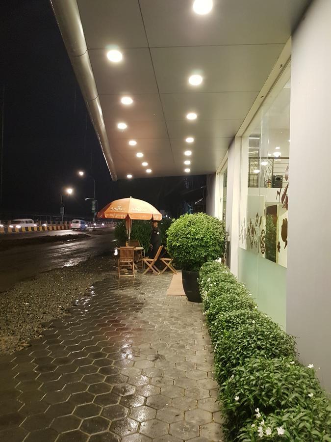 โรงแรมโกลเดน แอปเปิล พนมเปญ ภายนอก รูปภาพ
